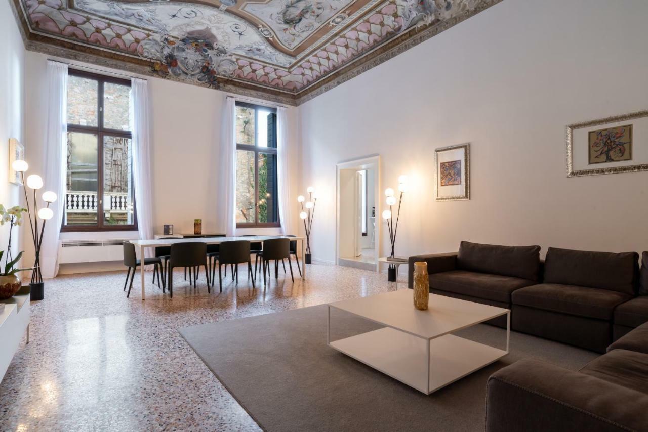 Palazzo Vendramin Costa Apartment เวนิส ภายนอก รูปภาพ