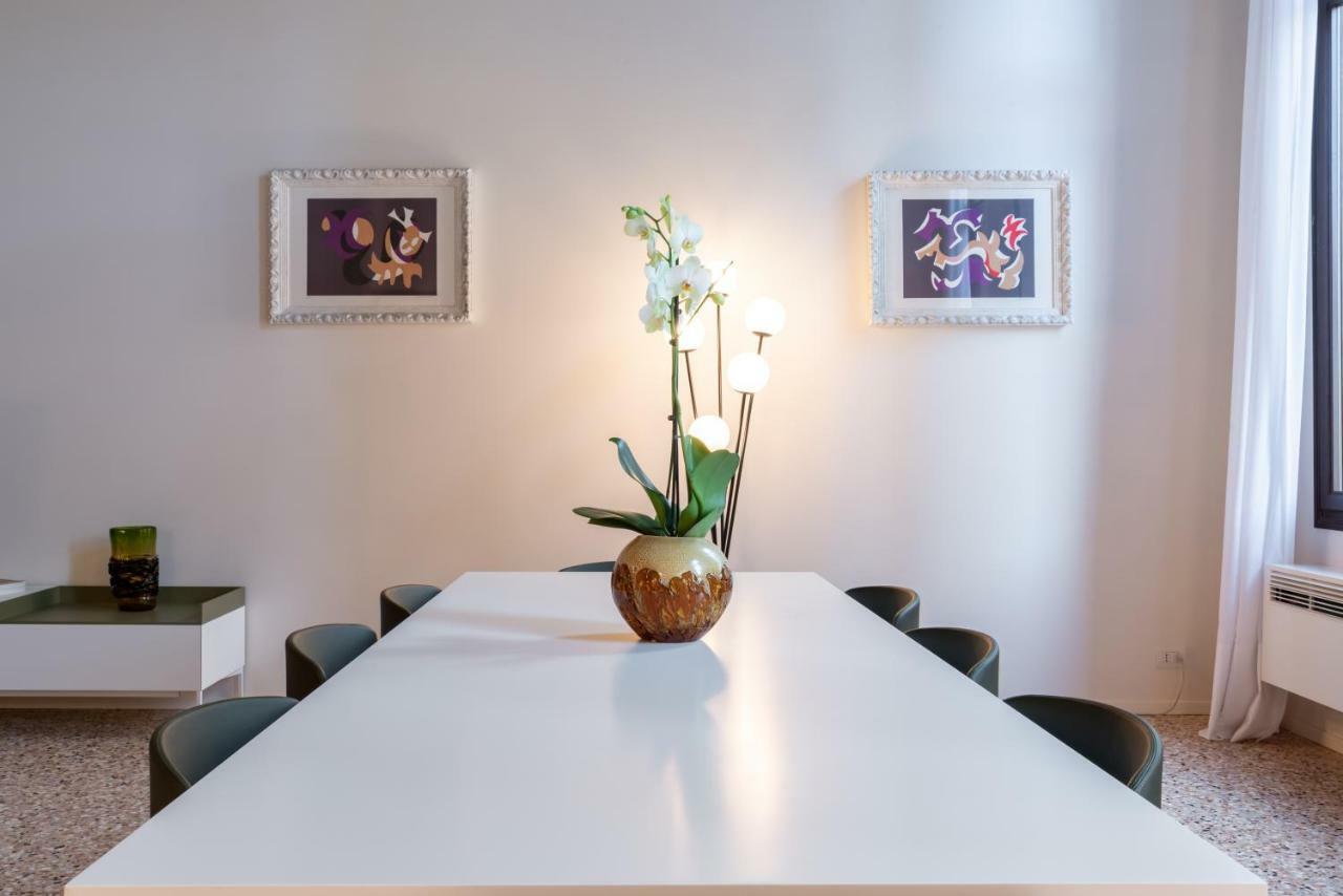 Palazzo Vendramin Costa Apartment เวนิส ภายนอก รูปภาพ